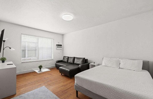 North Beach Apartment | Sunny Studio North Shore 4 Guests