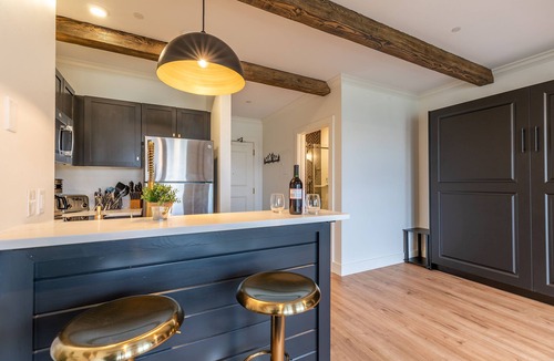 Stratton Mountain Condo | Sunrise at Stratton by Sunapee Stays - walk to lifts | pool | hot tub