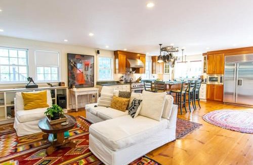 Truro House | Sunroom 1 3 Miles to Longnook Beach