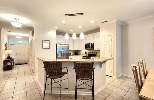 Sunset Island Apartment | Sunset Island Luxury 3BR Unit – Free Linen Package