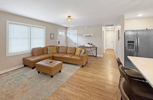 Kings Grant House | Sunset Villa Walk to Park 4 Miles to UNCW Family-Friendly