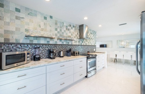 Dania Beach House | SUNSHINE DREAM HOUSE WITH HEATED POOL, NEAR BEACH, CLOSE TO SOUTH BEACH