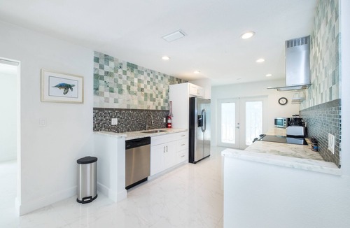 Dania Beach House | SUNSHINE DREAM HOUSE WITH HEATED POOL, NEAR BEACH, CLOSE TO SOUTH BEACH