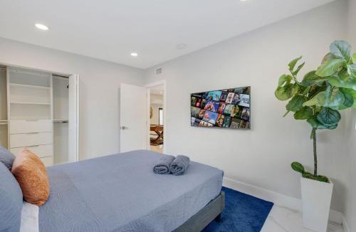 North Miami Beach Villa | Sunshine Hideaway Villa - Pool, Terrace, Fire Pit