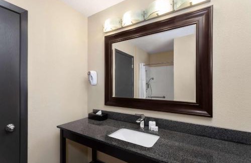 Akron Hotel | Super 8 by Wyndham Copley Akron