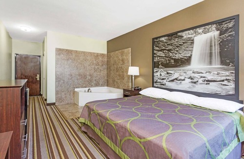 North Chesterfield Hotel | Super 8 by Wyndham Hull Street Midlothian/Richmond Area