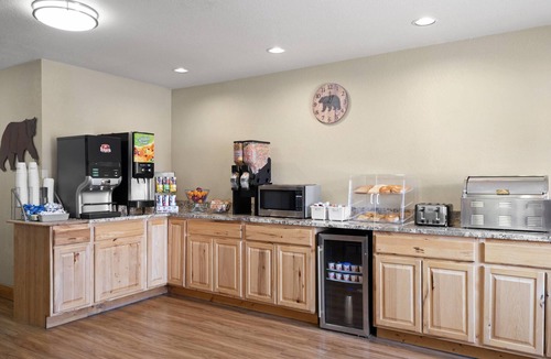 Kalispell Hotel | Super 8 by Wyndham Kalispell Glacier National Park