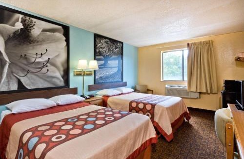 California Hotel | Super 8 by Wyndham Lexington Park/California Area
