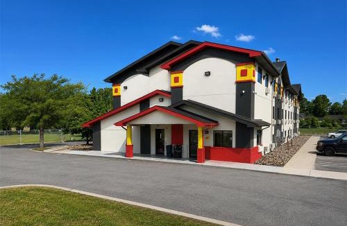 California Hotel | Super 8 by Wyndham Lexington Park/California Area