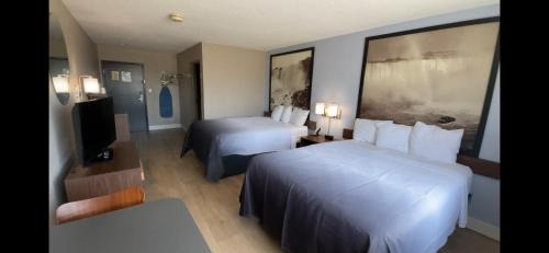 Niagara Falls Hotel | Super 8 by Wyndham Niagara Falls
