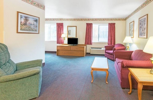 Richfield Hotel | Super 8 by Wyndham Richfield/Cleveland