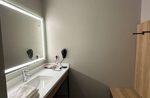 Richfield Hotel | Super 8 by Wyndham Richfield/Cleveland