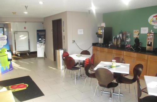 Mosby Hotel | Super 8 by Wyndham Richmond/Chamberlayne Rd