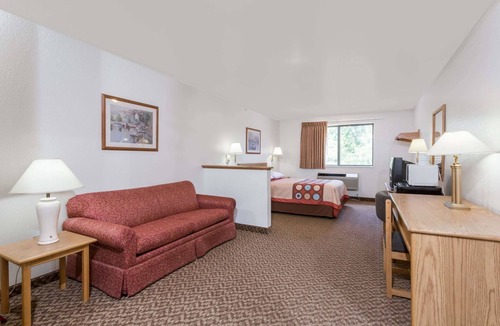Prince Frederick Hotel | Super 8 by Wyndham Prince Frederick