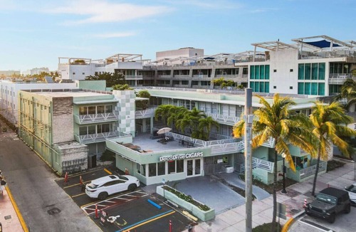 South Beach Condo | Super Beach Deal, Apt w/2 Queen Beds On Ocean Dr