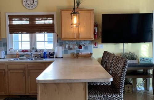 North Wildwood Condo | SUPER BEACHY CONDO - SLEEPS 9, 3 BR, 2 BA, 1 BLOCK to BEACH/BOARDWALK