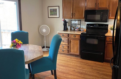Ambridge House | Super Clean 2-Queen House: Huge Private Deck, Near PIT, Stadiums & Museums