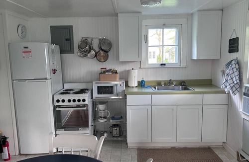 Geneva-on-the-Lake Cottage | Super Cute 2 Bedroom Lake Erie Cottage in GOTL
