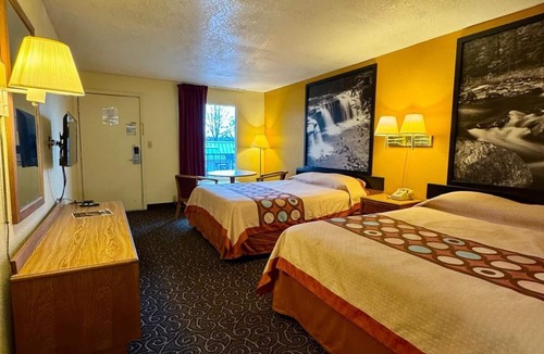 Lightfoot Hotel | Super Inn