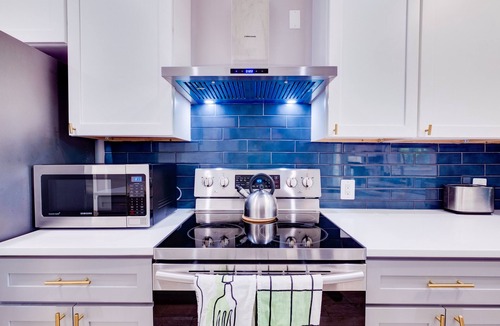 Church Hill House | Superb 3BR W/Balcony Near Capitol Center