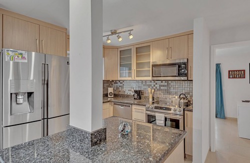 Fort Lauderdale Villa | ★ SuperVilla ★ Lakefront ★ Sunsets, SUP, Grill