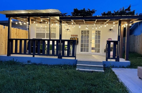 Fort Lauderdale Villa | ★ SuperVilla ★ Lakefront ★ Sunsets, SUP, Grill