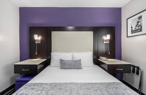Fairfax District Hotel | SureStay Hotel by Best Western Beverly Hills West LA
