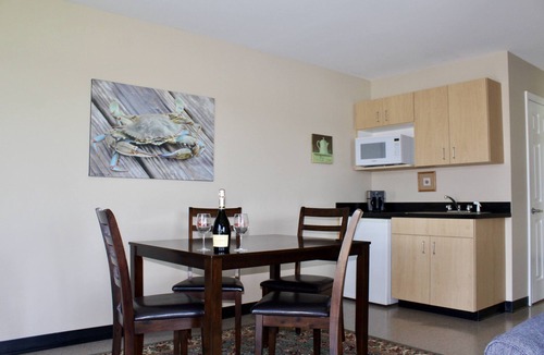 Surry Hotel | Surry Seafood Company