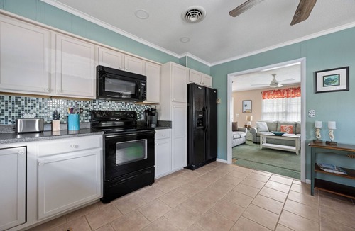 Rehoboth by the Sea Cottage | SWEET 3 BR, DOG-FRIENDLY COTTAGE IN OCEAN BLOCK DEWEY - 24 West St.