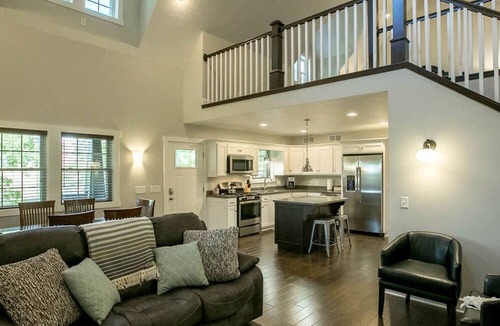 Sugarcreek Cabin | Sweet Private Cabin with Jacuzzi and Fire Pit in Ohio