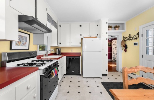 Harwich Center House | Sweet Retreat: Relax, Reconnect & Unwind
