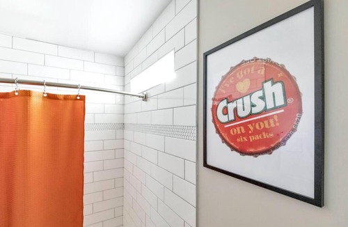 Mosby Apartment | Sweet Sunny Delight Orange Crush on You Oasis
