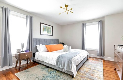 Mosby Apartment | Sweet Sunny Delight Orange Crush on You Oasis