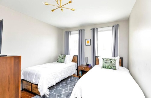 Mosby Apartment | Sweet Sunny Delight Orange Crush on You Oasis