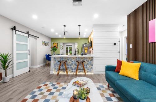 South Middle River House | Swim, Dine, and Relax - Your private paradise awaits