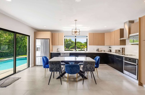West Little River House | Swish Villa | Unique BKB Court | Outdoor Cinema