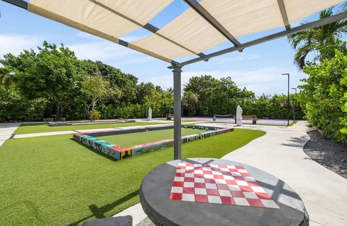 West Little River House | Swish Villa | Unique BKB Court | Outdoor Cinema