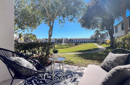 Delray Beach House | SWiSS LiViNG - Lakeside Haven - Pool, Gym, Tennis & Pickleball