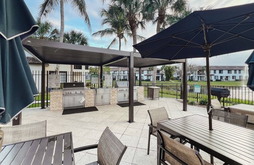 Delray Beach House | SWiSS LiViNG - Lakeside Haven - Pool, Gym, Tennis & Pickleball