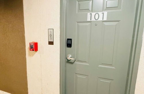Greenacres Apartment | t“Your Perfect West Palm Beach Getaway: Stylish 2-Bedroom Airbnb”