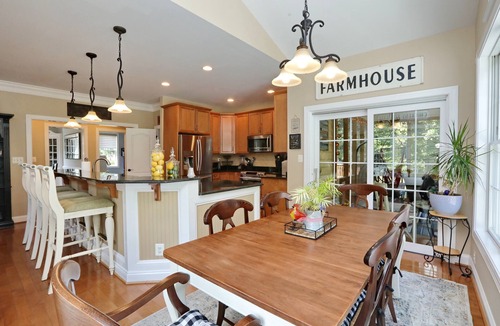 Newburg House | t32-Acre Retreat , Pool, Hot Tub, Theatre, Fire Pit, Games, sleeps 10