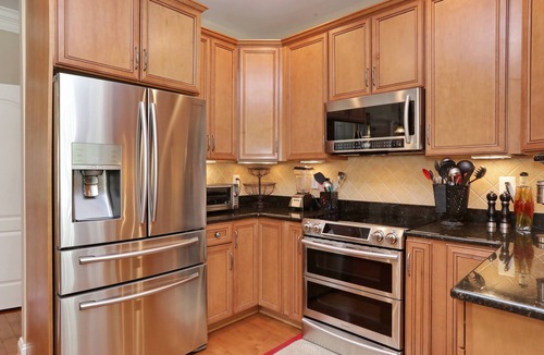 Newburg House | t32-Acre Retreat , Pool, Hot Tub, Theatre, Fire Pit, Games, sleeps 10