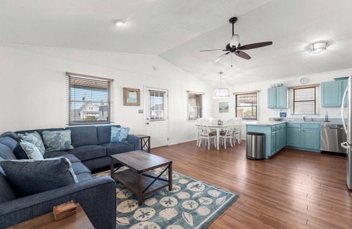 Kill Devil Hills House | Tanfastic: 5-Min Walk to Beach | Hot Tub | Dogs OK