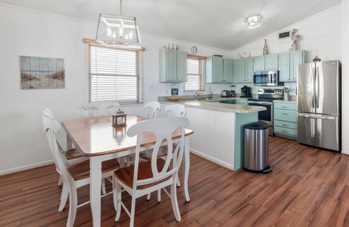 Kill Devil Hills House | Tanfastic: 5-Min Walk to Beach | Hot Tub | Dogs OK