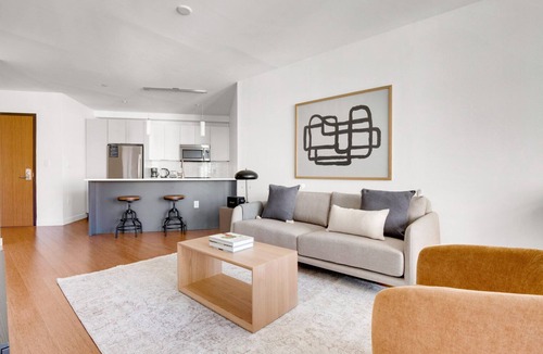 Chinatown Apartment | Tasteful Downtown 1BR w/Gym & W/D, near South Station, by Blueground