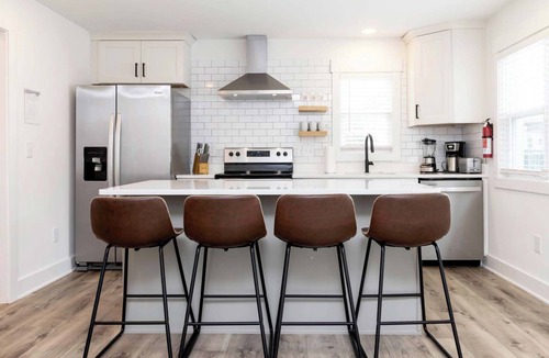 Northeast Virginia Beach Apartment | Teahupo'o - Loft #2 - 8 min walk to the beach