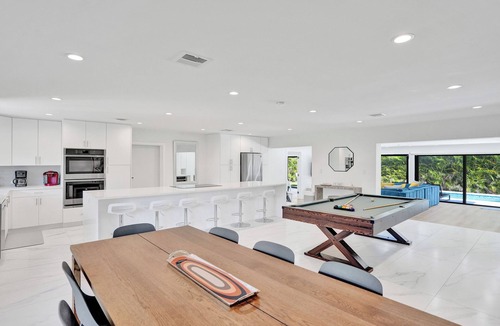 Lauderdale-by-the-Sea House | Terra Mar Island Walk to private Beach 3/3 heated pool spa
