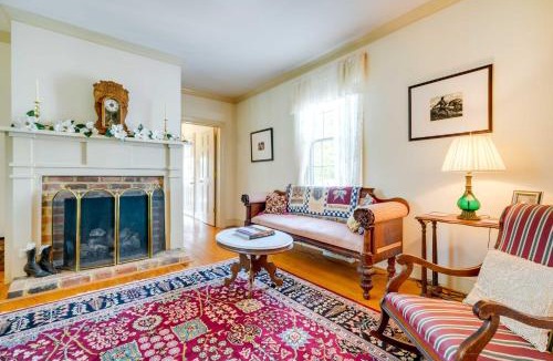 Midlothian House | Terre Haute Manor Farmhouse w/Gardens & Deck!
