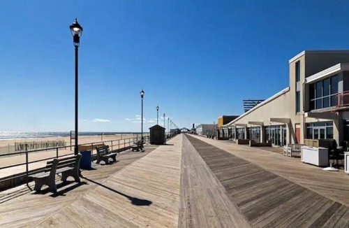Ocean Grove House | THE ALBERT- 6 Mins Walk to Beach & Main Ave, 6 Beach Passes, Pet Friendly