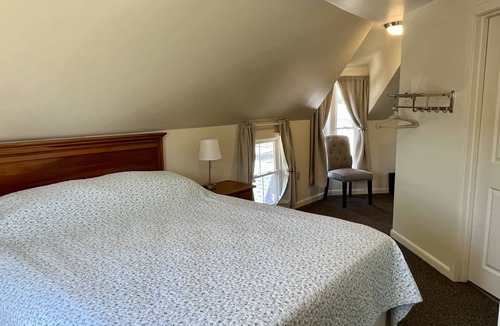 Oak Bluffs Hotel | The Attleboro House